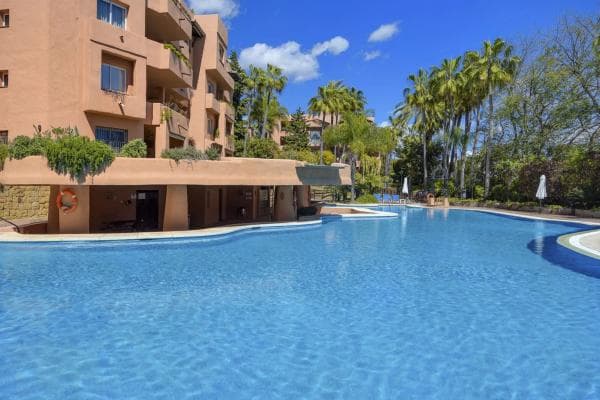 Piso en venta en El Oasis de Marbella, Marbella
photo 1