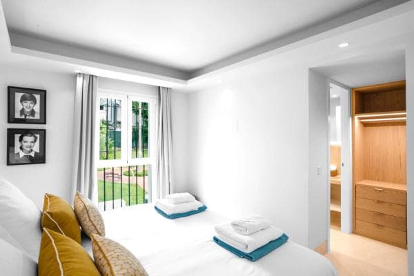 Chalet adosado en venta en Urbanización Marbellamar s/n , Marbella thumbnail 1