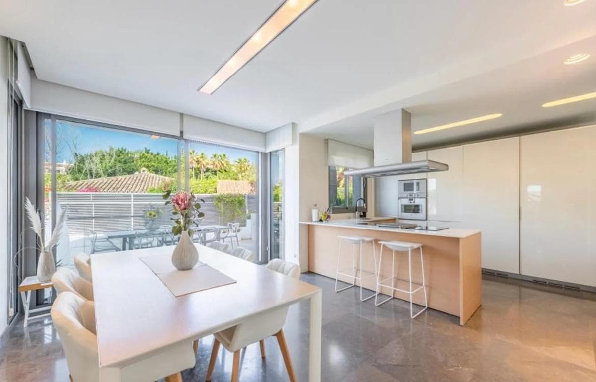 Venta de chalet independiente en Calle Benaojan, 31 B, Marbella
photo 2