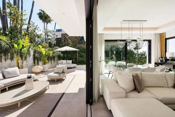 Chalet independiente en venta en Barrio Sierra Blanca, Marbella
photo 1