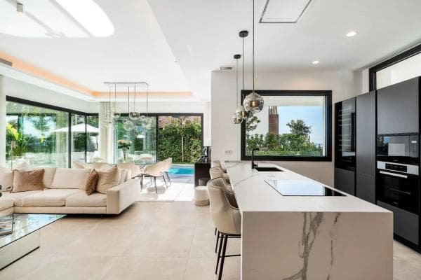 Chalet independiente en venta en Barrio Sierra Blanca, Marbella
thumbnail 2
