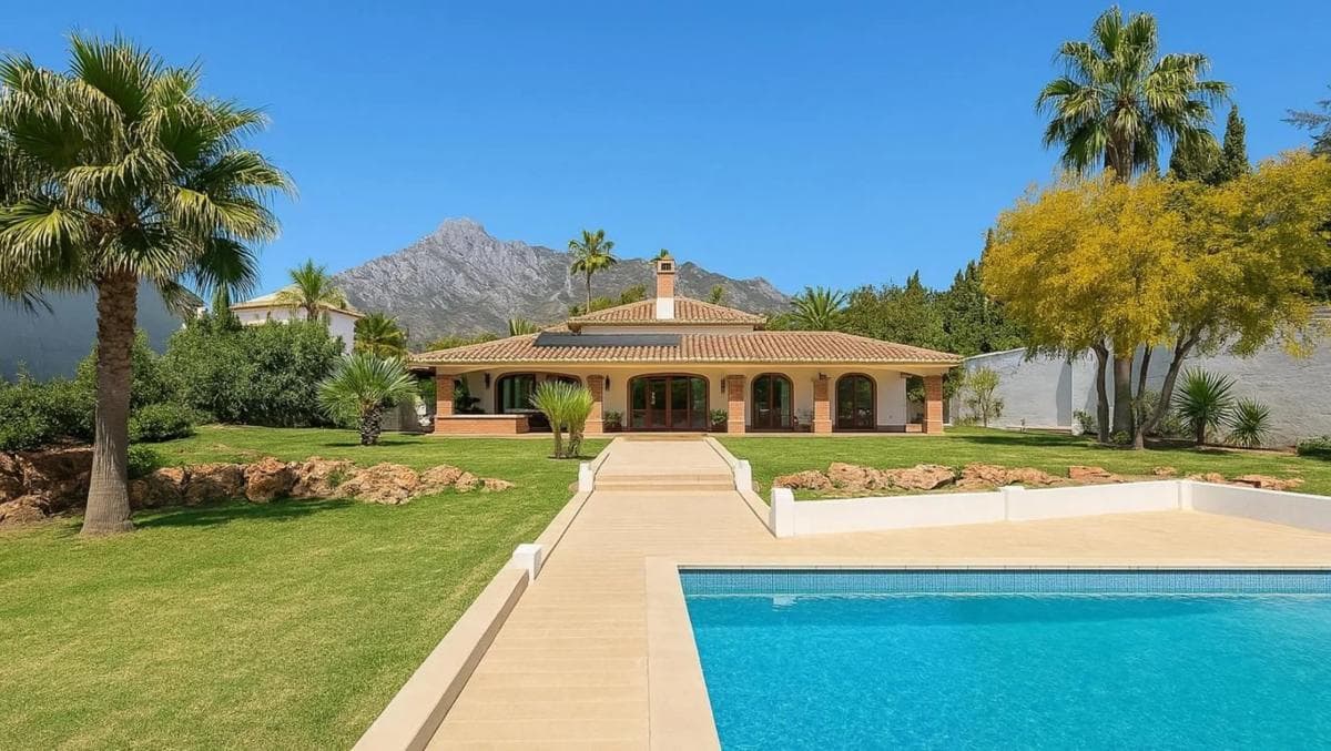 Venta de chalet independiente en Barrio Sierra Blanca, Marbella
photo 2
