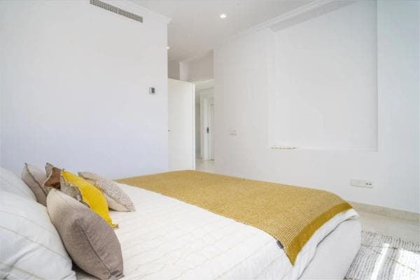 Independent chalet for sale in Barrio Nagüeles, Marbella
thumbnail 2