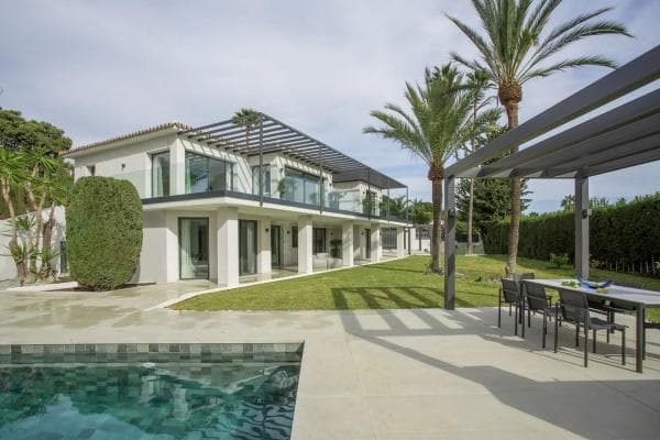 Independent chalet for sale in Camino El Batatal, 18, Marbella
photo 1
