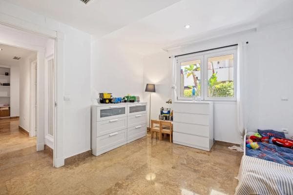 Piso en venta en Calle Sierra Cazorla, Marbella
thumbnail 2