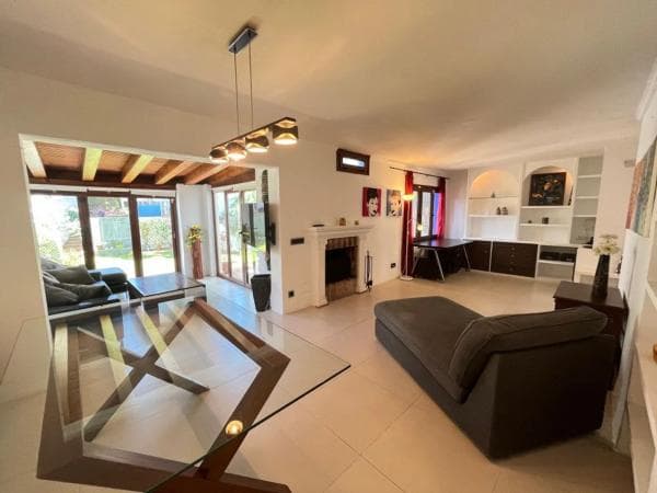 Chalet pareado en calle Monte Mayor s/n thumbnail 2