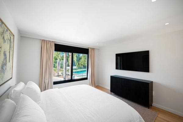 Independent chalet for sale in Calle Cómpeta, Marbella
thumbnail 2