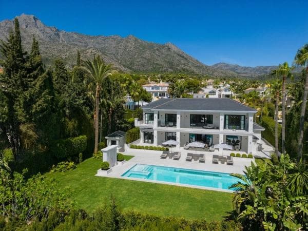 Independent chalet for sale in Calle Wagner, Marbella
photo 1
