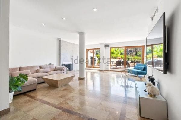 Piso en venta en Calle Sierra Cazorla, 2, Marbella
photo 1