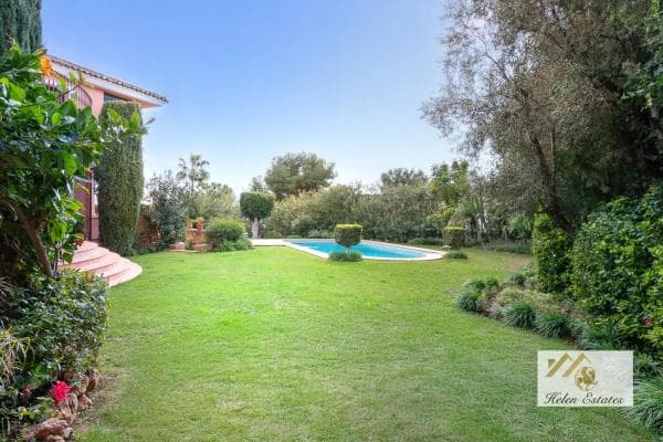 Chalet independiente en venta en Calle Bach, Marbella
photo 1