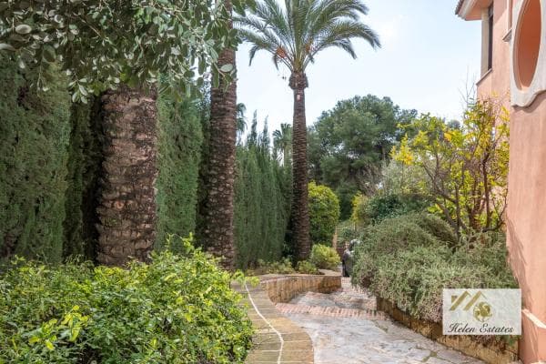 Chalet independiente en venta en Calle Bach, Marbella
thumbnail 2