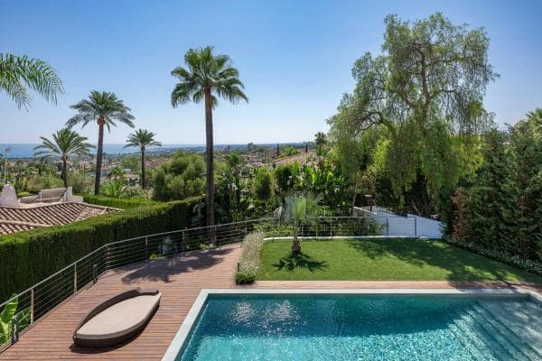 Independent chalet for sale in Urbanización Cortijo de Nagüeles, Marbella
photo 1