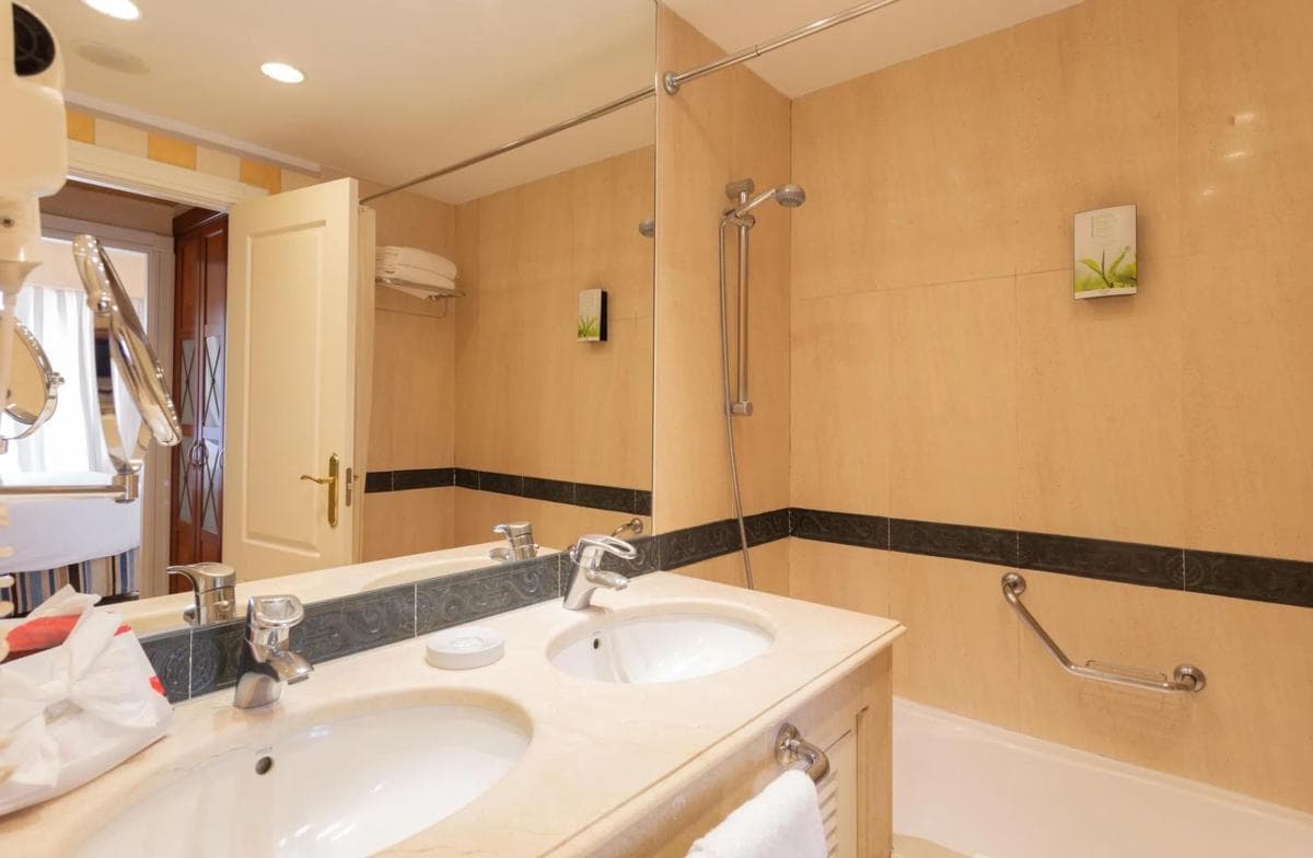 Venta de piso en Avenida Alfonso von Hohenlohe, 19, Marbella
photo 4
