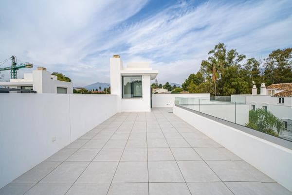 Chalet independiente en venta en Calle Alonso de Quijada, 3, Marbella
thumbnail 1