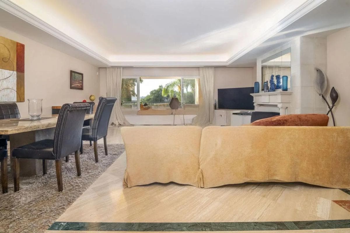 Sale of apartment in Urb. Lomas Rio Verde, 31 -a, Marbella
photo 4