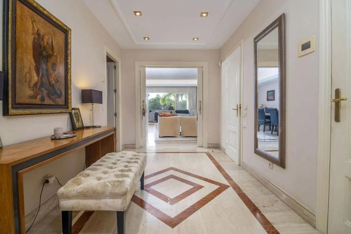 Sale of apartment in Urb. Lomas Rio Verde, 31 -a, Marbella
photo 5