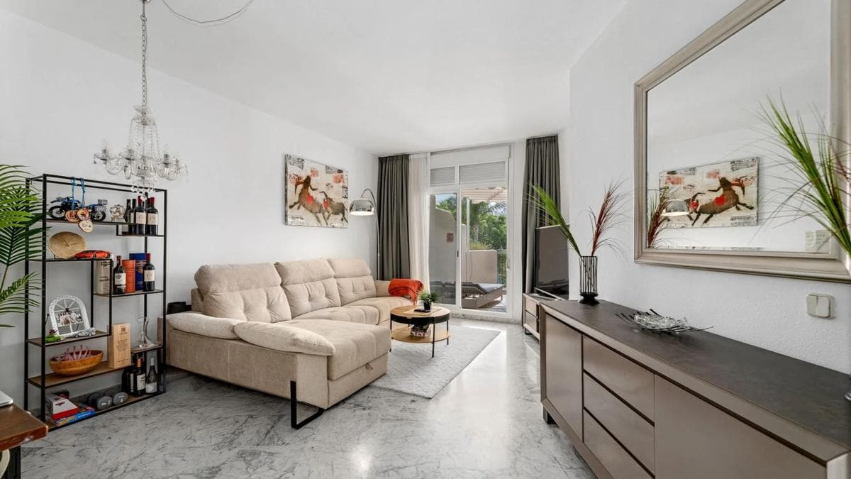 Sale of apartment in Bulevar Príncipe Alfonso de Hohenlohe, Marbella
photo 2
