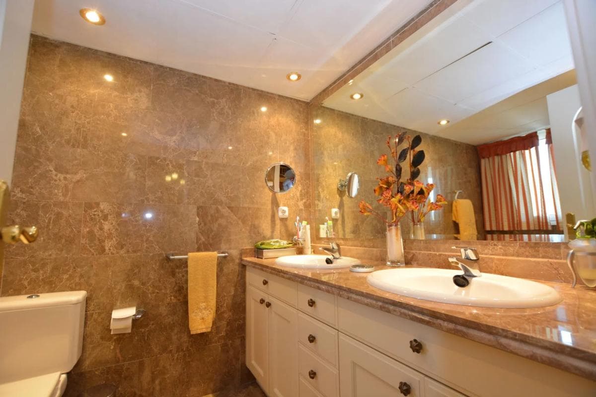 Sale of apartment in Calle Juan Chinchilla, Marbella
photo 2