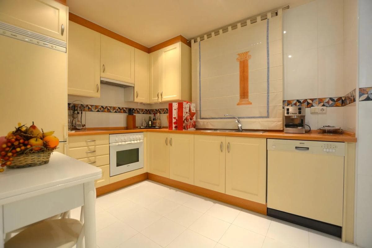 Sale of apartment in Calle Juan Chinchilla, Marbella
photo 3