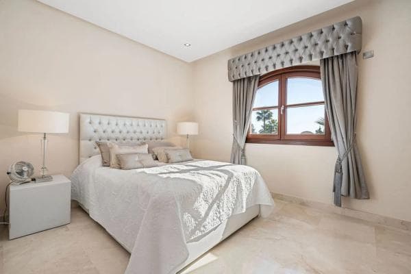 Chalet independiente en venta en Barrio Nagüeles, Marbella
thumbnail 1