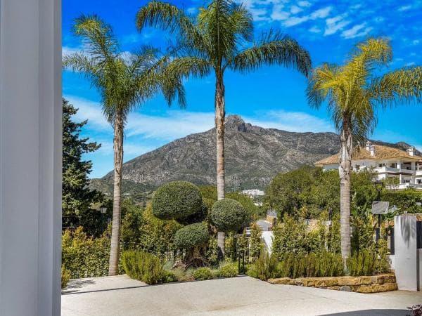 Chalet independiente en venta en Calle Sierra Bermeja, Marbella
thumbnail 2