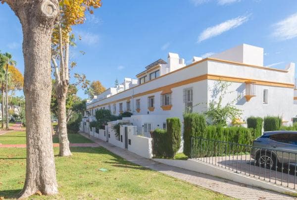 Chalet pareado en Urbanización Marbellamar thumbnail 1