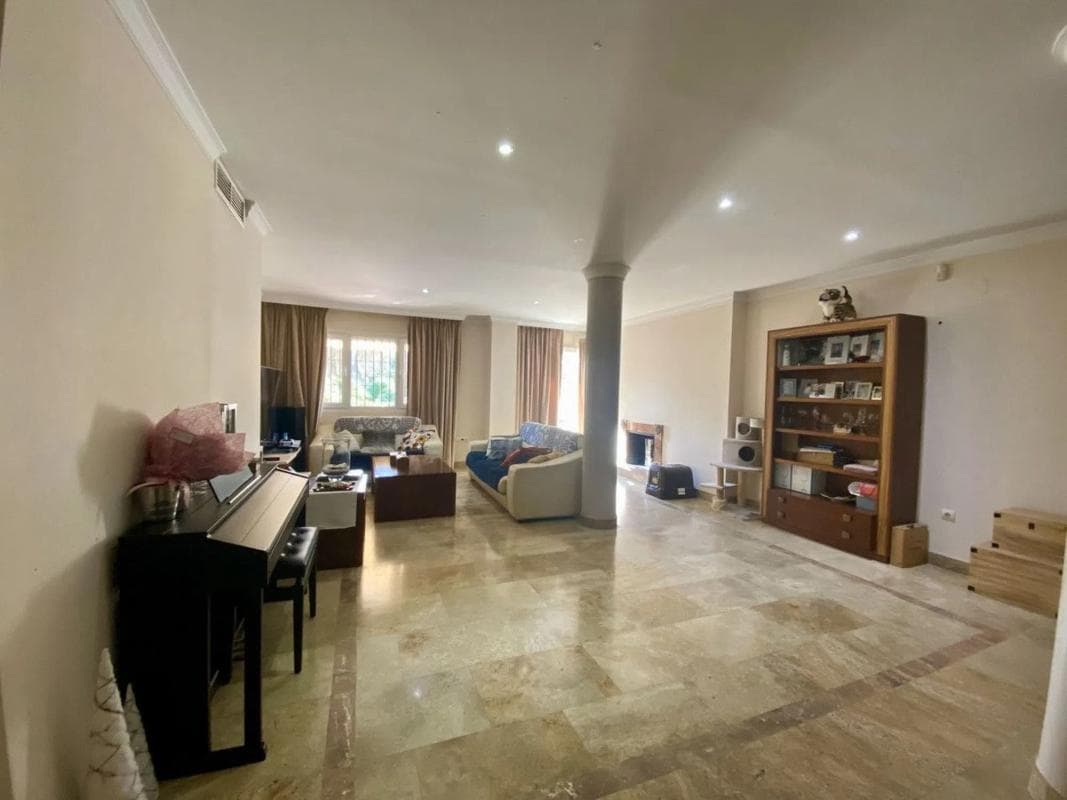 Venta de piso en Calle Sierra de Cazorla, Marbella
photo 5