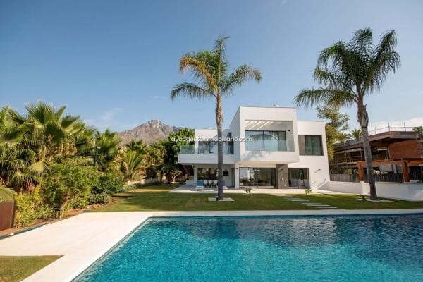 Chalet independiente en venta en Barrio Sierra Blanca, Marbella
thumbnail 2