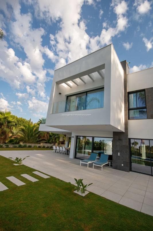 Venta de chalet independiente en Barrio Sierra Blanca, Marbella
photo 4