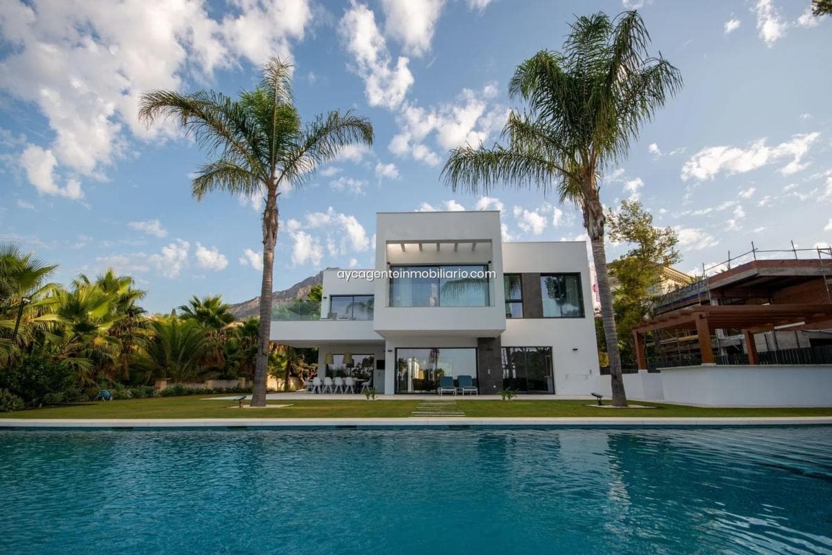 Venta de chalet independiente en Barrio Sierra Blanca, Marbella
photo 5