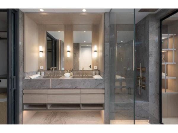 Piso en venta en ኡርባኒሳሲኦን ፑኤንቴ ሮማኖ, Marbella
photo 1