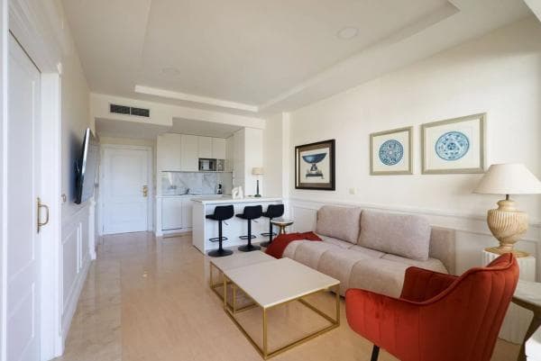 Piso en venta en Avenida Principe Alfonso Hohenloh, 19, Marbella
thumbnail 1
