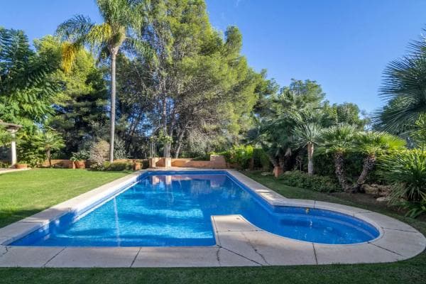 Chalet independiente en venta en Barrio Sierra Blanca, Marbella
thumbnail 1