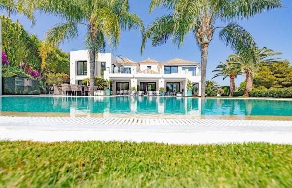 Chalet independiente en venta en Barrio Sierra Blanca, Marbella
thumbnail 1