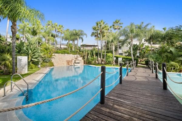 Chalet independiente en venta en Calle Montemayor, Marbella
thumbnail 1