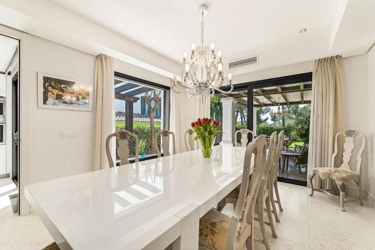 Sale of independent chalet in Barrio Lomas de Marbella Club, Marbella
photo 3
