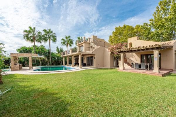Chalet independiente en venta en Barrio Las Lomas de Río Verde, Marbella
photo 1