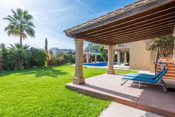 Chalet independiente en venta en Barrio Las Lomas de Río Verde, Marbella
thumbnail 2