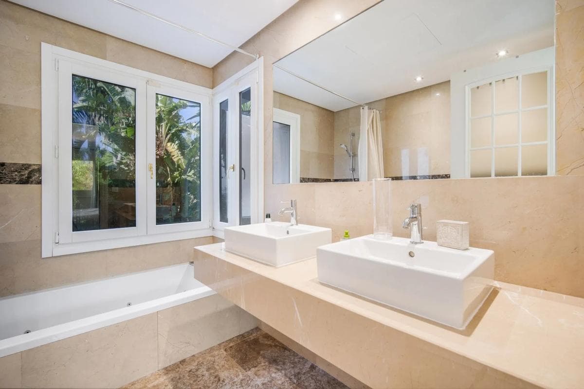 Venta de chalet independiente en Calle Cerro Muriano, 75, Marbella
photo 5