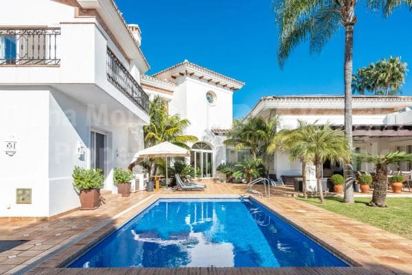 Chalet independiente en venta en Barrio Puente Romano, Marbella
thumbnail 1
