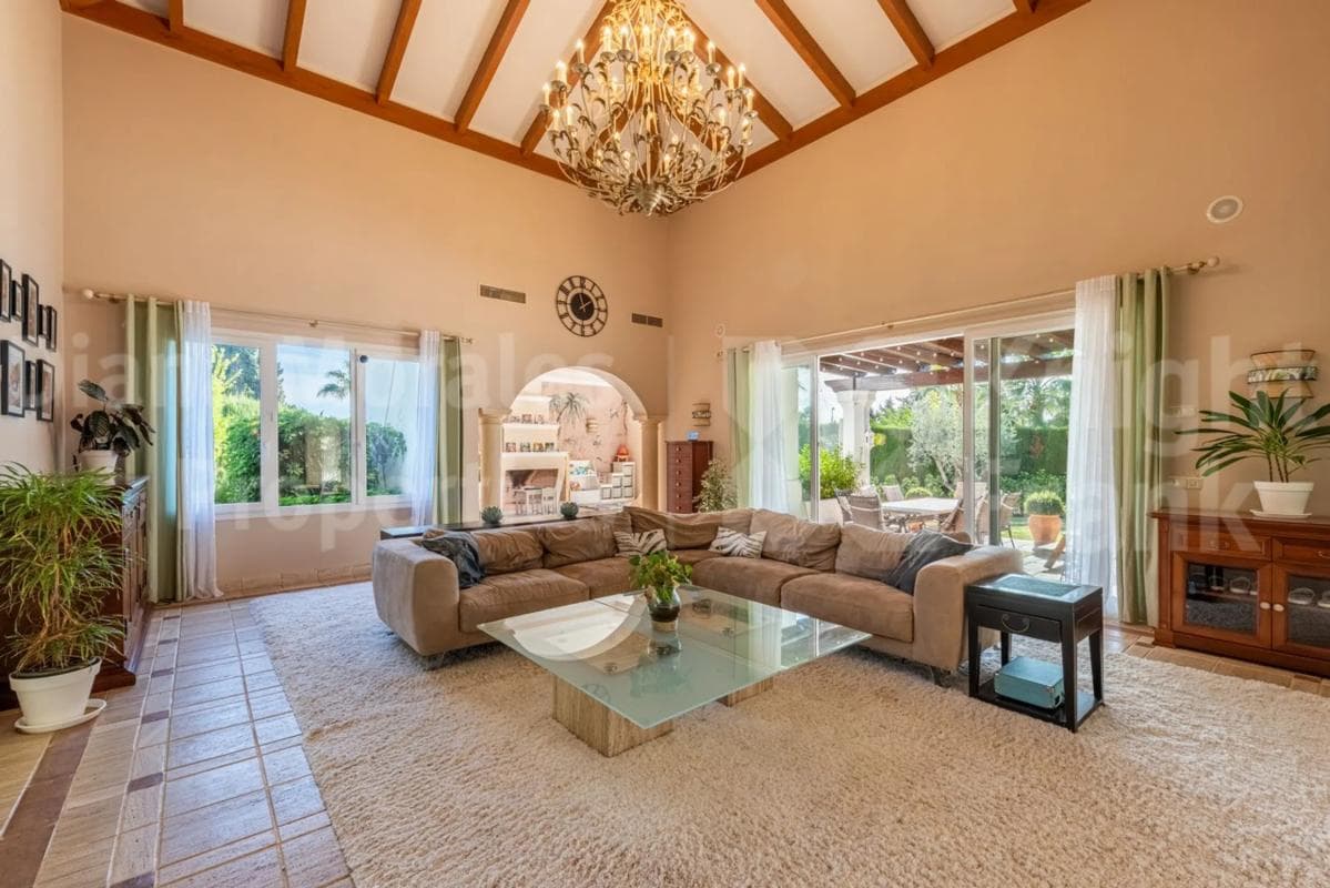 Sale of independent chalet in Barrio Puente Romano, Marbella
photo 4