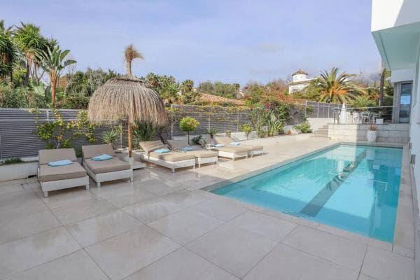 Chalet independiente en venta en Calle Benaojan, Marbella
photo 1