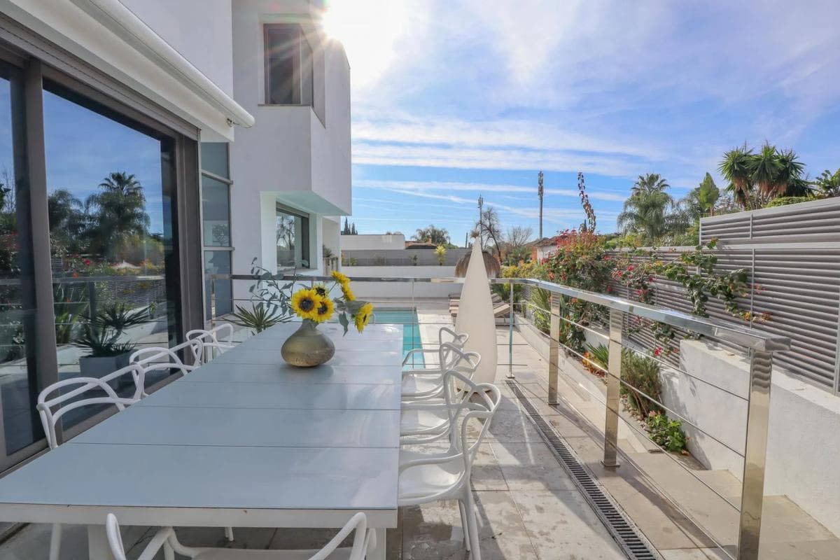 Venta de chalet independiente en Calle Benaojan, Marbella
photo 2