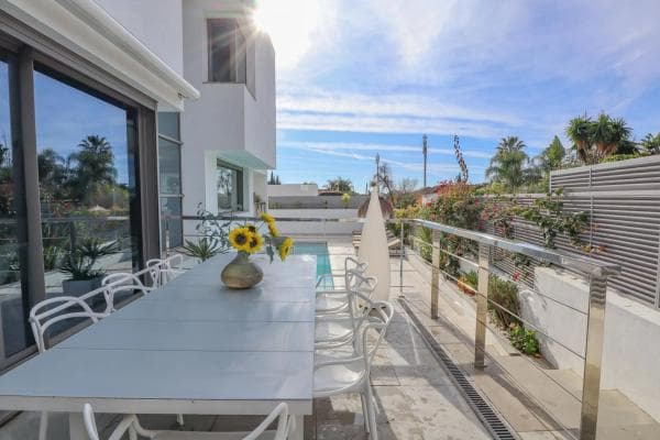 Chalet independiente en venta en Calle Benaojan, Marbella
thumbnail 1