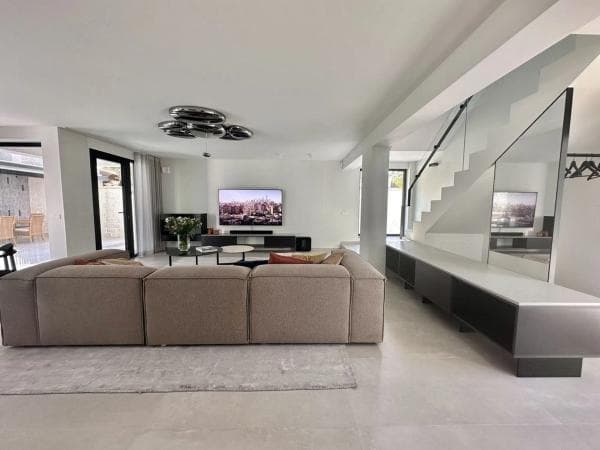 Chalet independiente en venta en Avenida Juan Chinchilla-rio s/n, Marbella
thumbnail 1