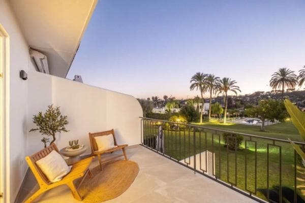 Chalet adosado en venta en Calle Al-andalus , Marbella thumbnail 1