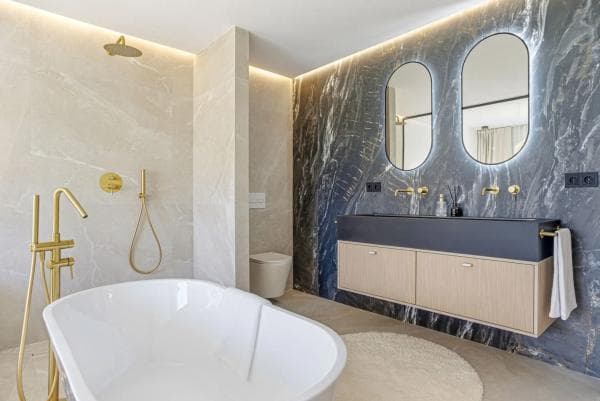 Chalet adosado en venta en Avenida Valle del Golf, 2 , Marbella thumbnail 2