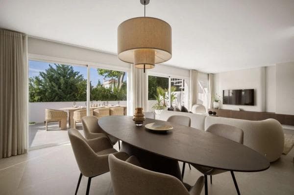 Chalet adosado en venta en Avenida Valle del Golf , Marbella thumbnail 1