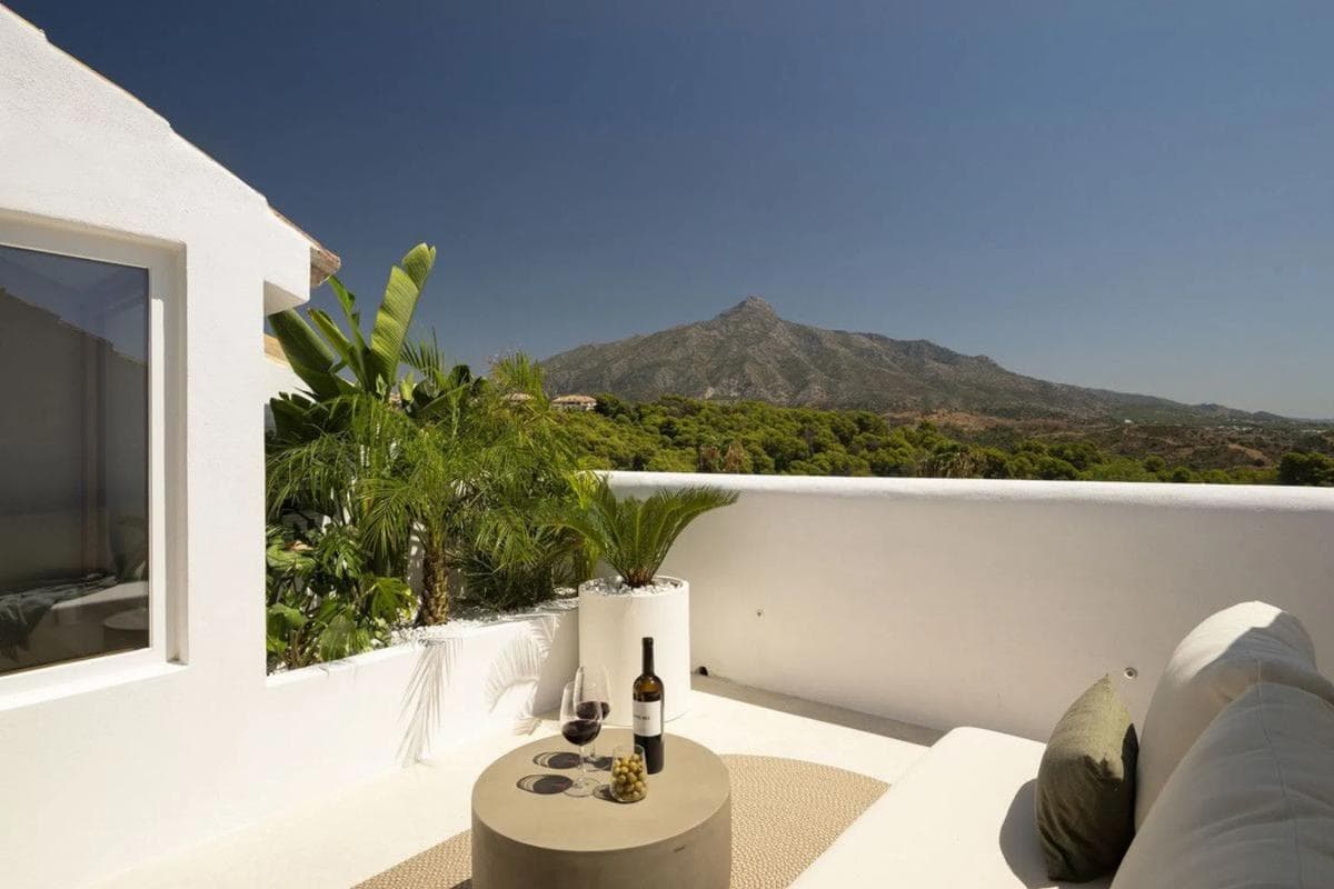 Venta de chalet adosado en Avenida del Norte , Marbella photo 3