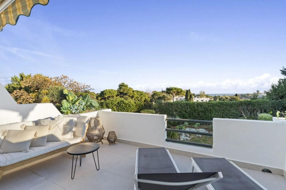 Venta de chalet adosado en Avenida del Norte , Marbella photo 3